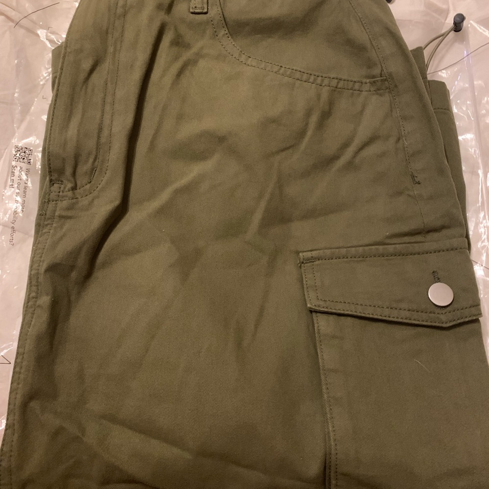 Brand New women’s cargo skirt - Picture 2 of 7